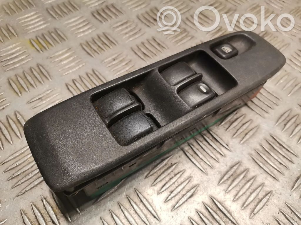 Mitsubishi Pajero Electric window control switch 