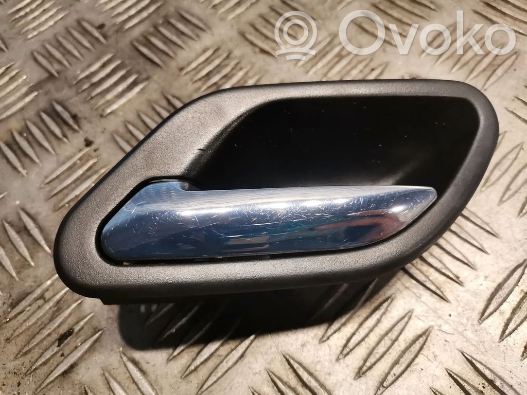 Front door interior handle   7032925