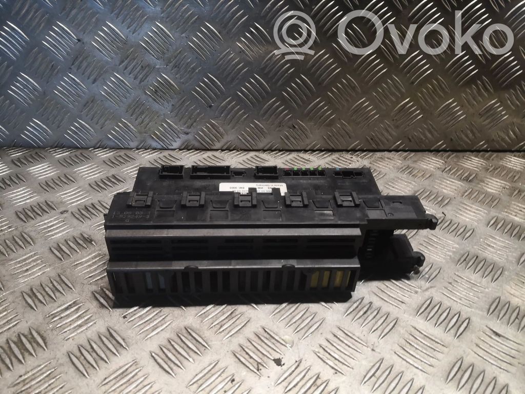 Mercedes-Benz E W211 Juego de caja de fusibles 