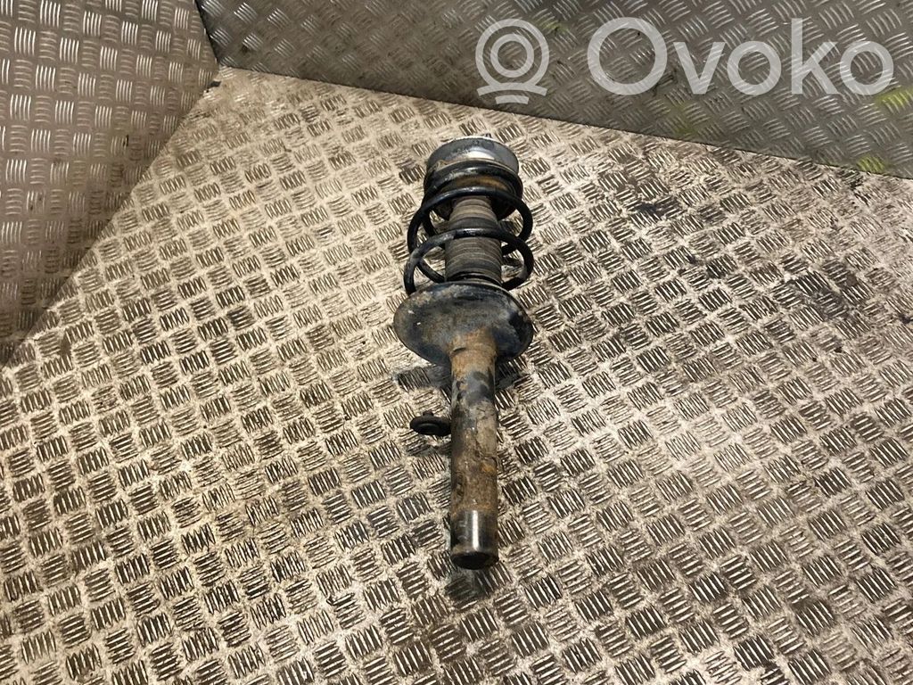 BMW X3 E83 Priekšpusē amortizators 