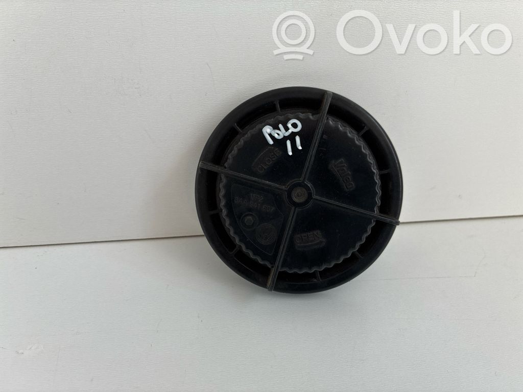 Volkswagen Polo V 6R Osłona żarówki lampy przedniej 