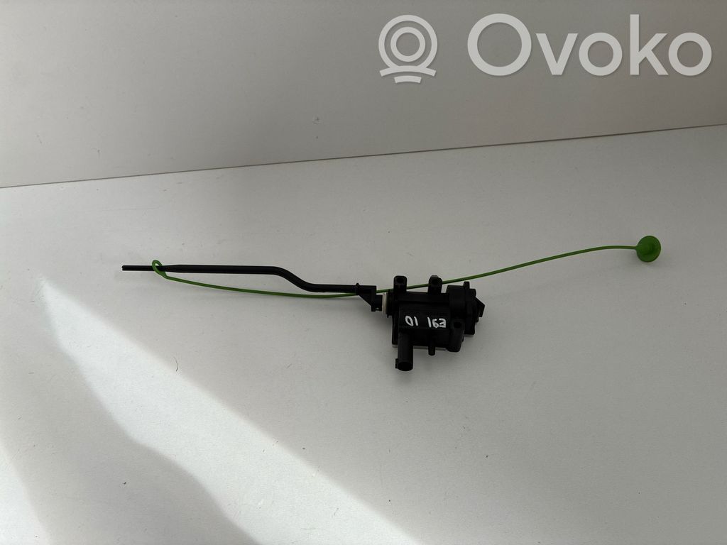 BMW 3 E90 E91 Fuel tank cap lock 