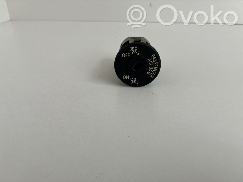 BMW 1 E81 E87 Passenger airbag on/off switch 