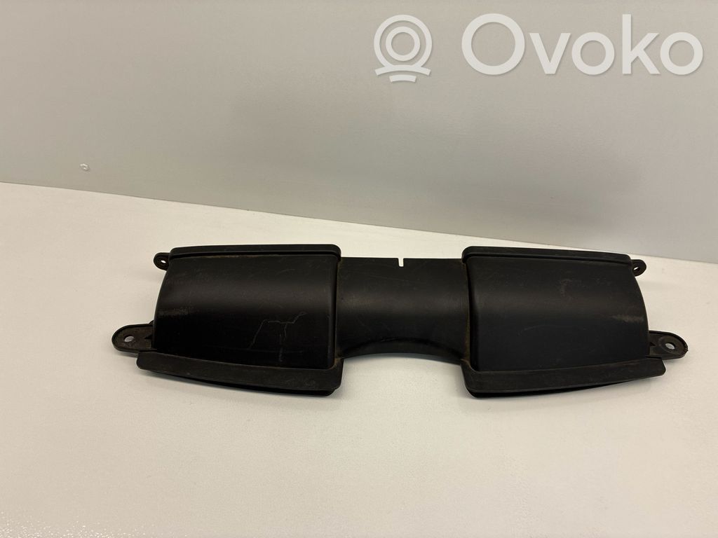 BMW 3 E90 E91 Oro paėmimo kanalo detalė (-ės) 