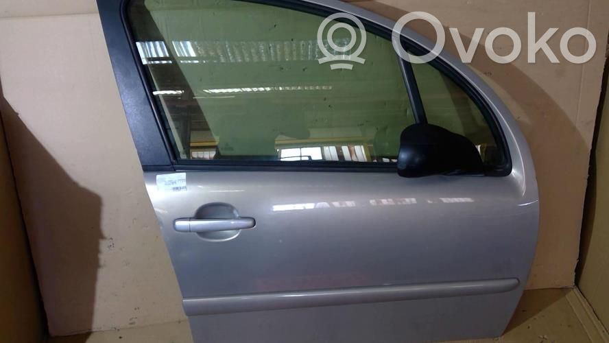 Front door   9004Y7
