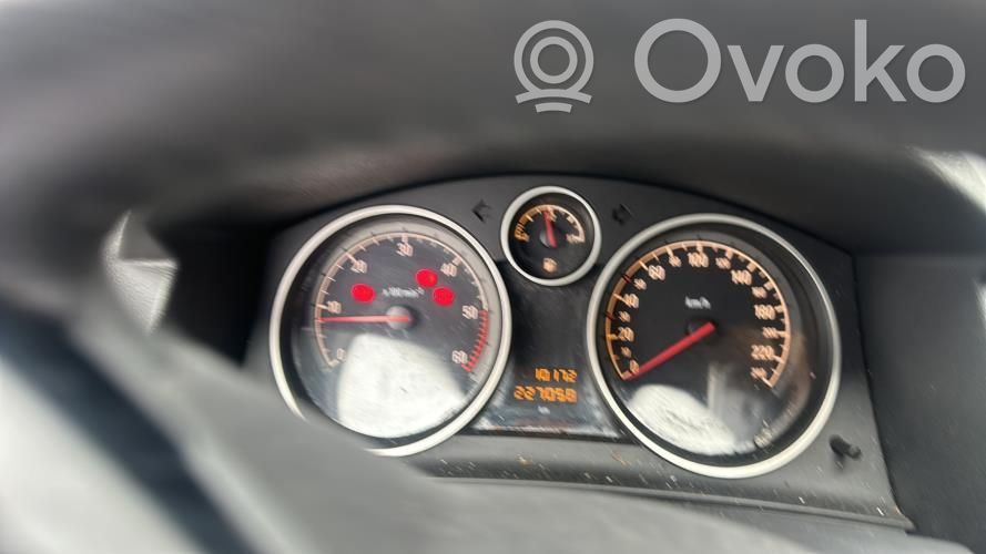 Opel Astra H Poprzeczka zderzaka tylnego