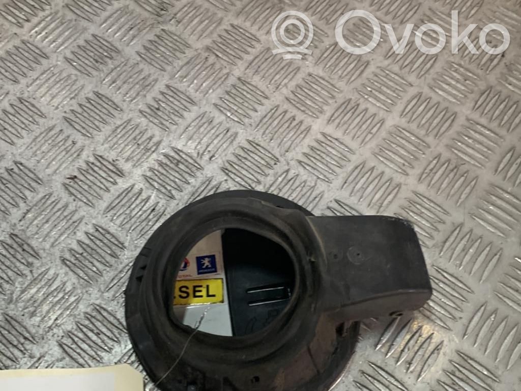 Peugeot 207 Bouchon, volet de trappe de réservoir à carburant