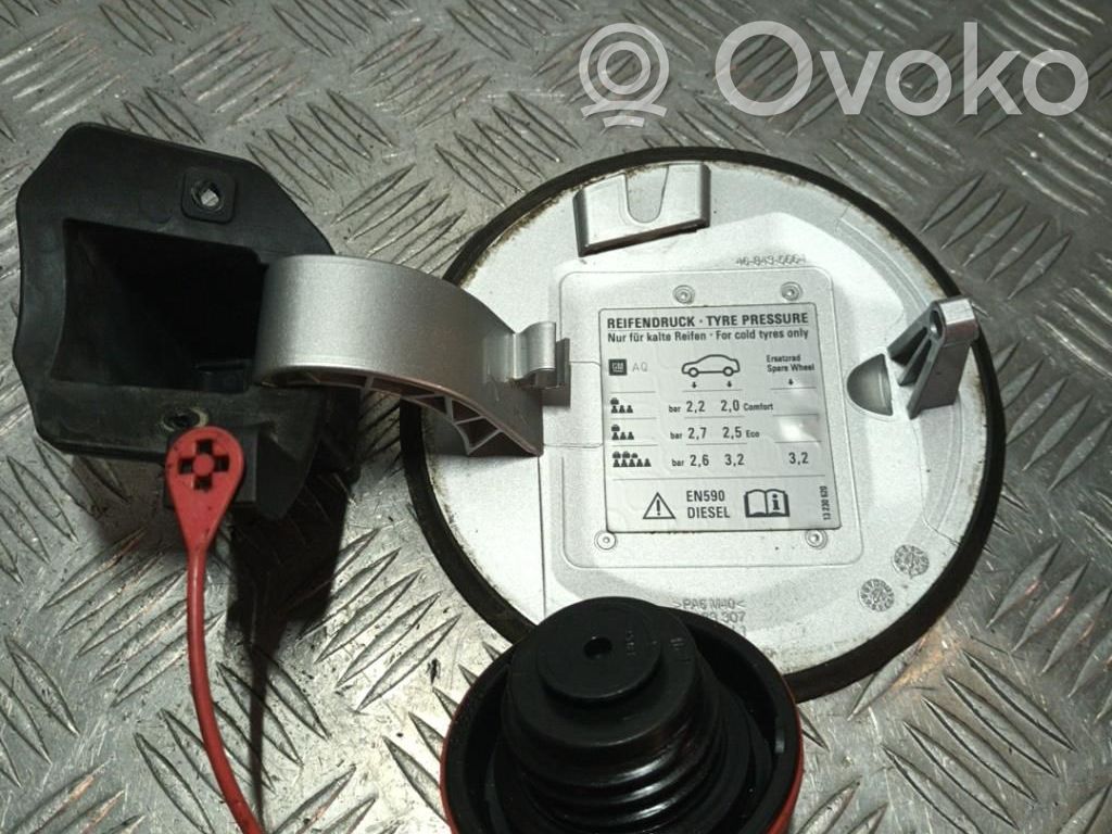 Opel Corsa D Klapka wlewu paliwa