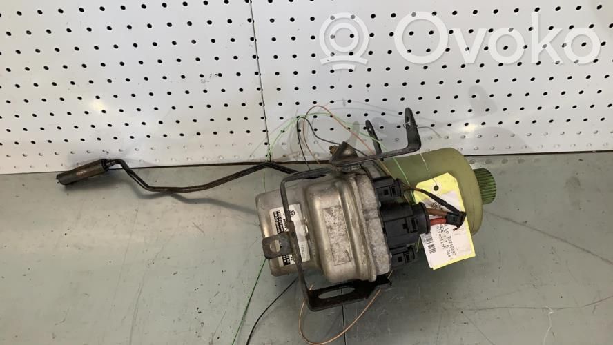 Ohjaustehostimen pumppu   6R0423156C