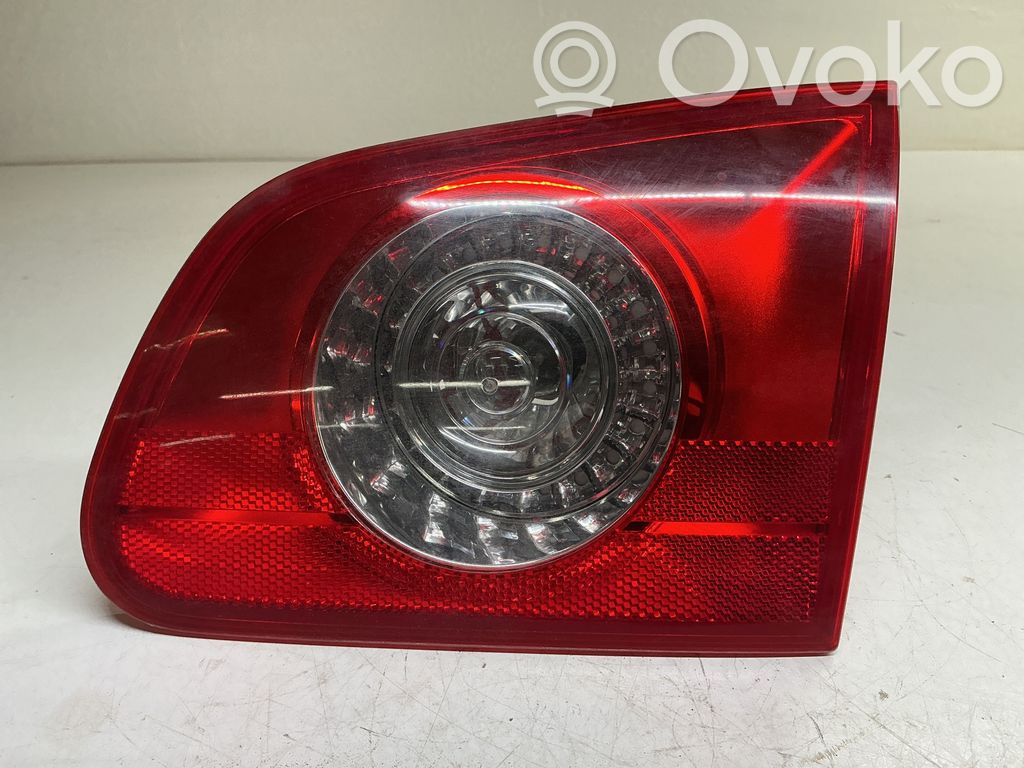 Volkswagen PASSAT B6 Lampă spate în capacul portbagajului 