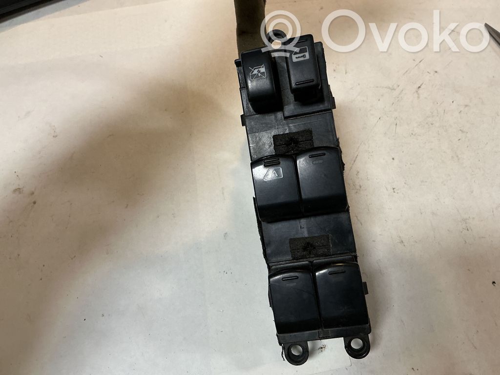 Electric window control switch   157525,81870AJ040
