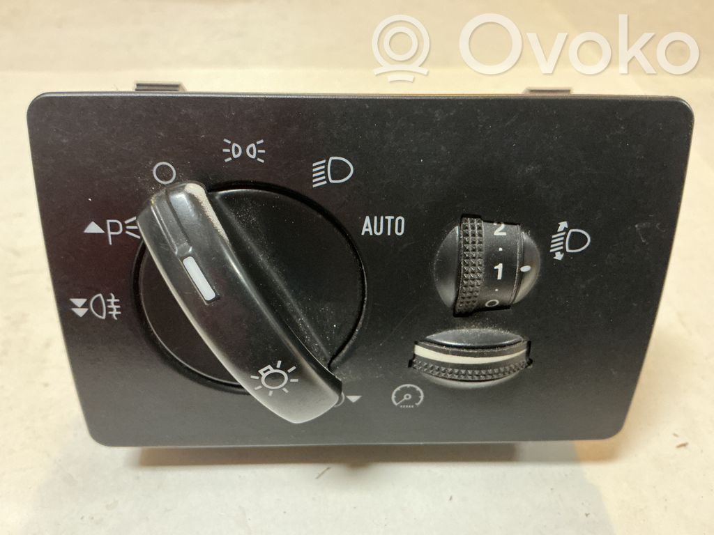 Lukturu slēdzis   4M5T13A024CA