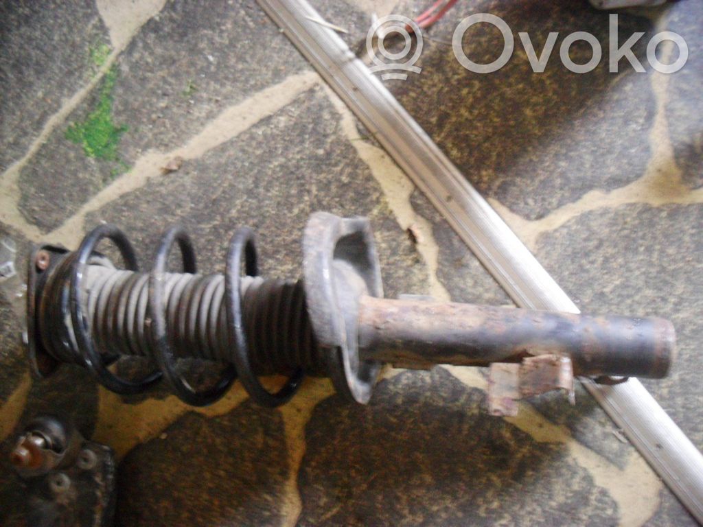 Volvo V50 Amortyzator osi przedniej ze sprężyną 