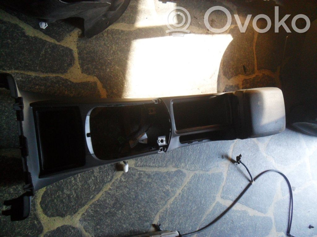 Armrest   8687407