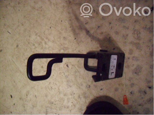 Opel Astra F Kita variklio skyriaus detalė 