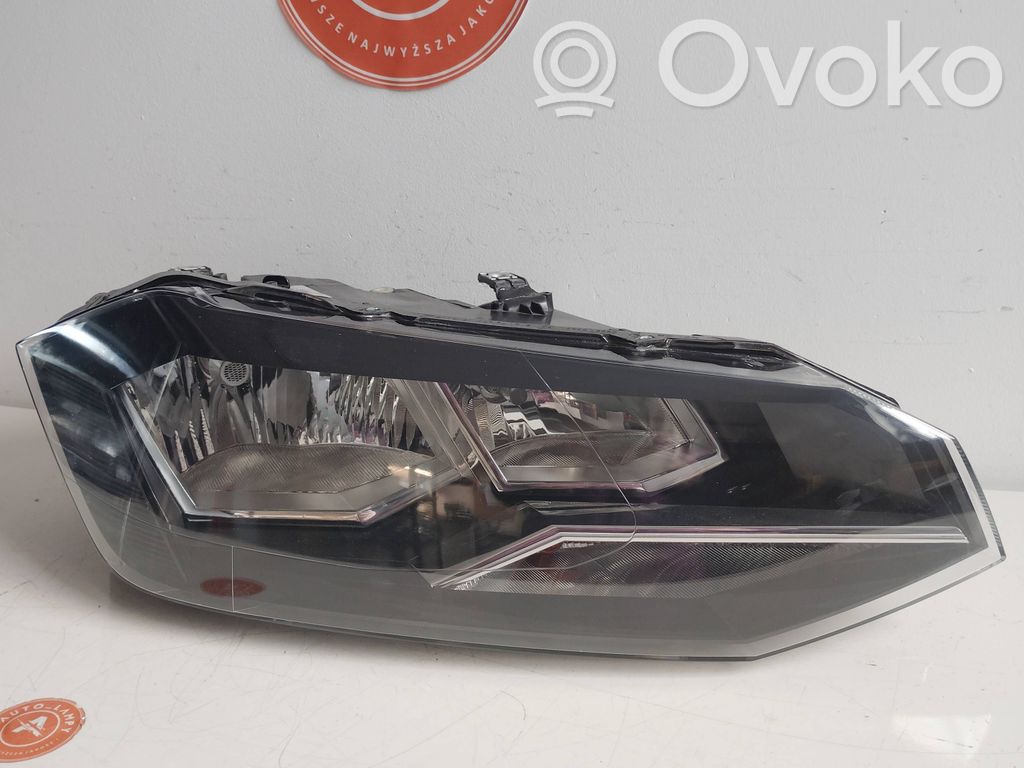 Volkswagen Polo VI Lampa przednia 