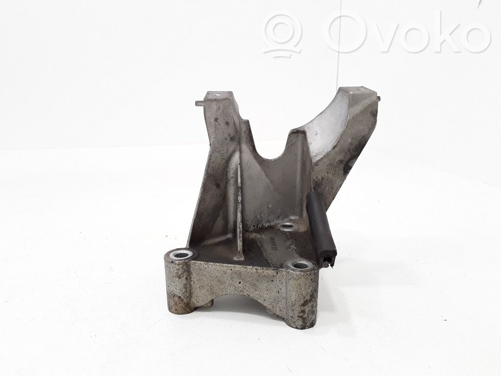 Peugeot 307 Engine mounting bracket 