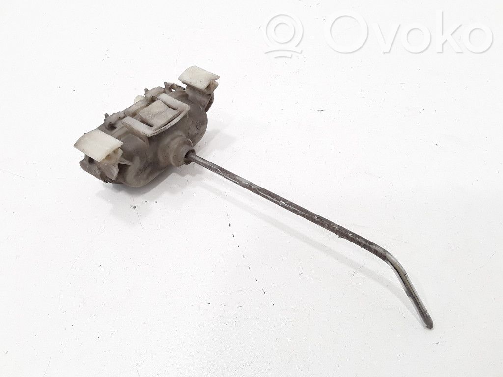 Audi A4 S4 B5 8D Keskuslukituksen moottori 