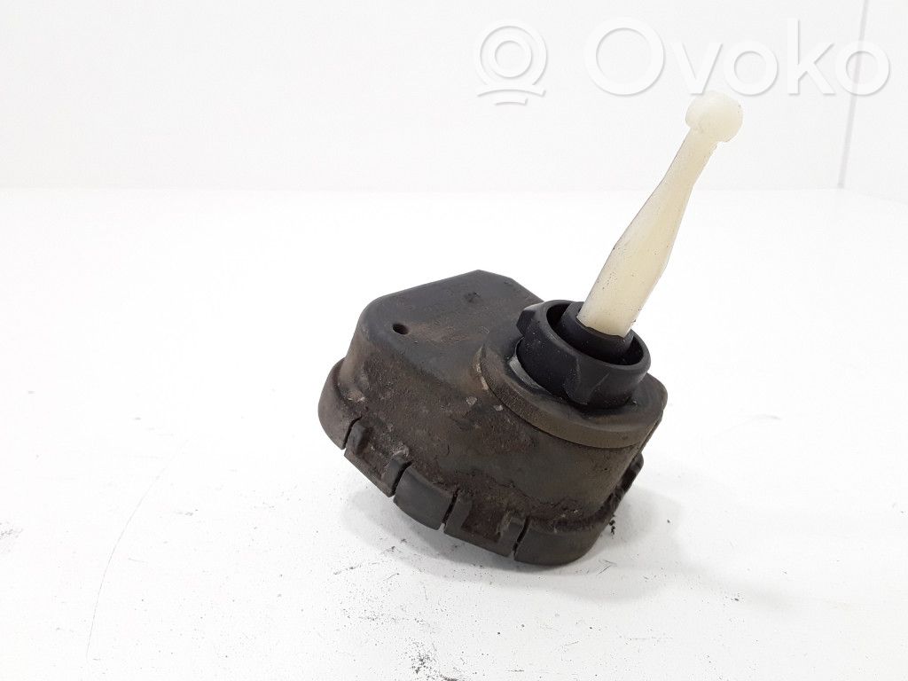 Audi A4 S4 B5 8D Headlight level adjustment motor 