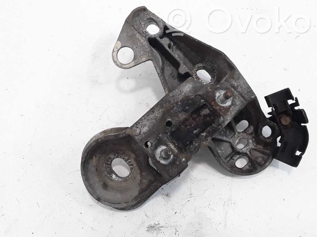 Volkswagen PASSAT B5.5 Engine mounting bracket 