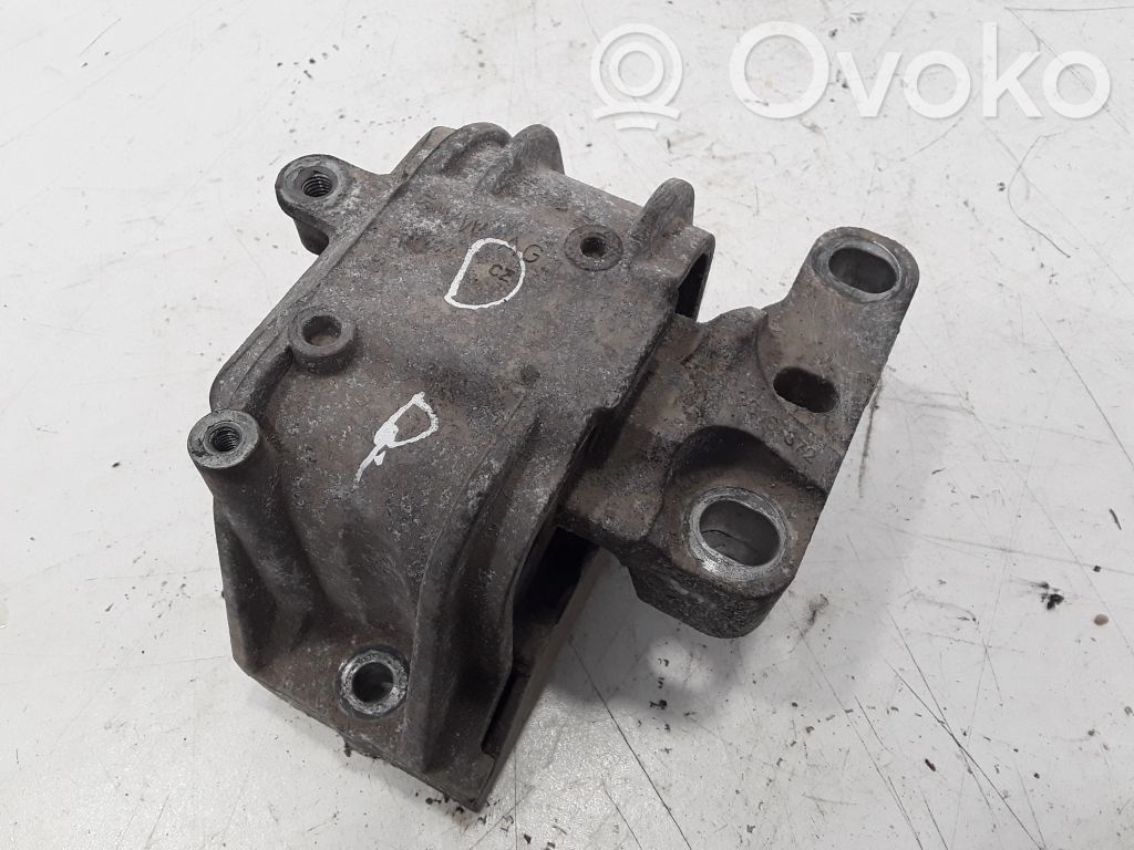 Volkswagen PASSAT B6 Engine mount bracket 