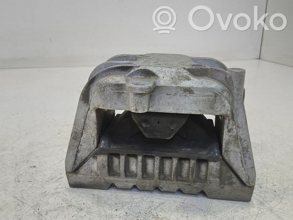 Skoda Octavia Mk2 (1Z) Engine mount bracket 