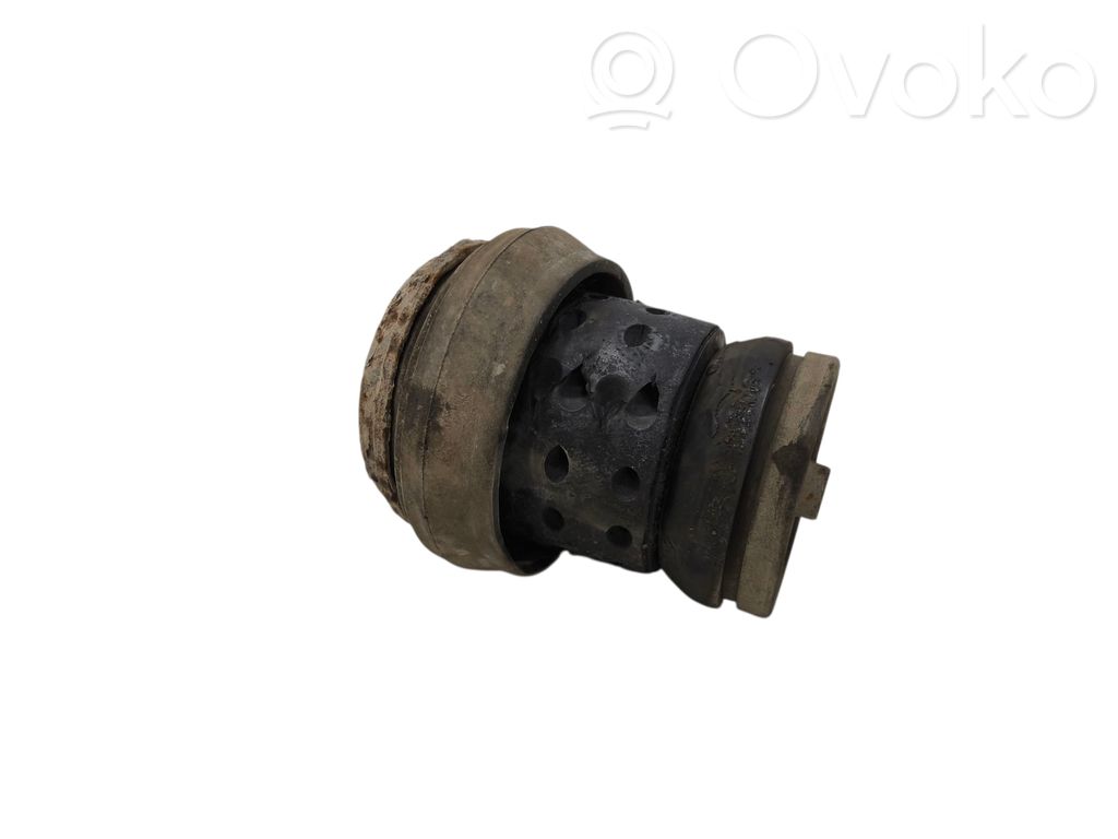 Volkswagen Golf III Engine mount bracket 