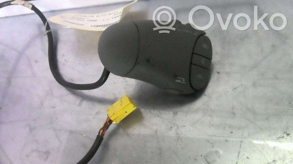 Renault Twingo I Unidad central de control multimedia 