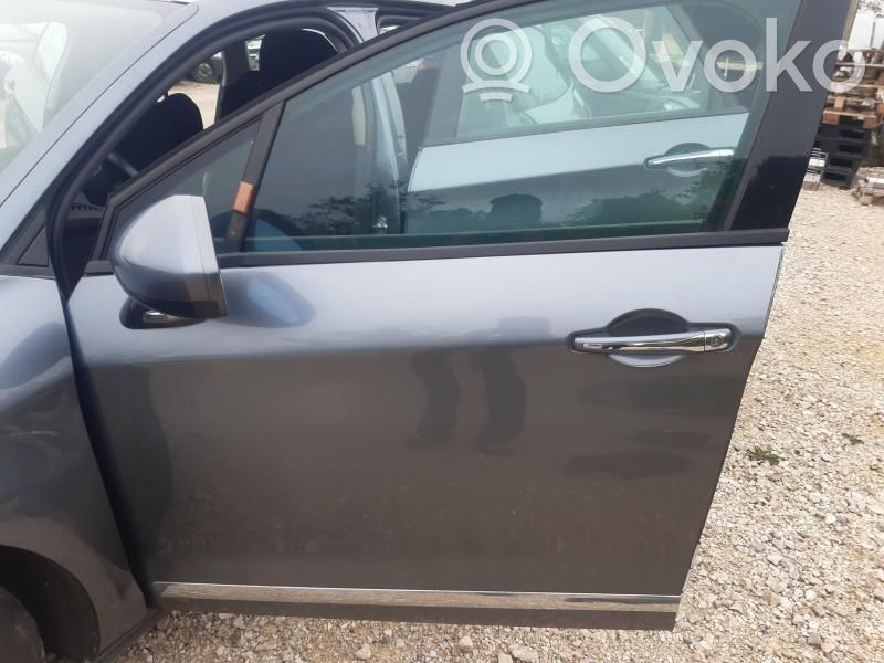 Front door   9002Y8