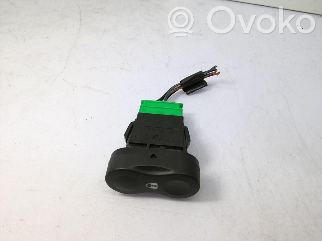 Dacia Sandero Central locking switch button 