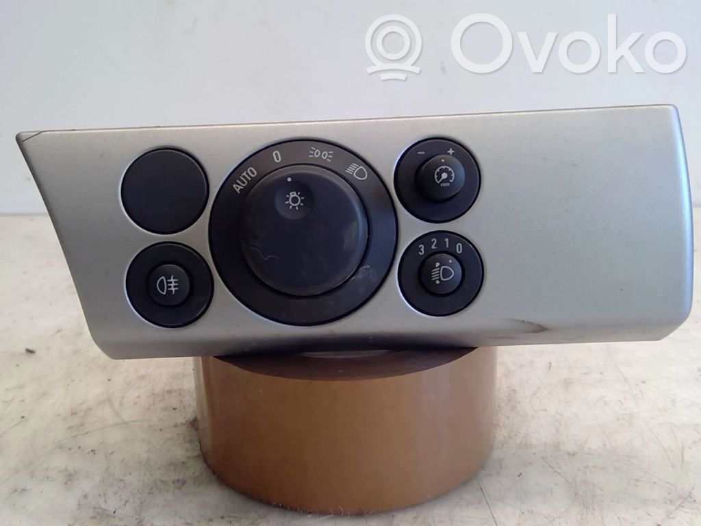 Opel Astra H Light switch 