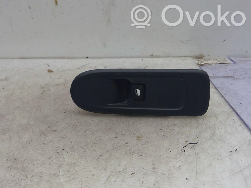 Electric window control switch   00006490CH