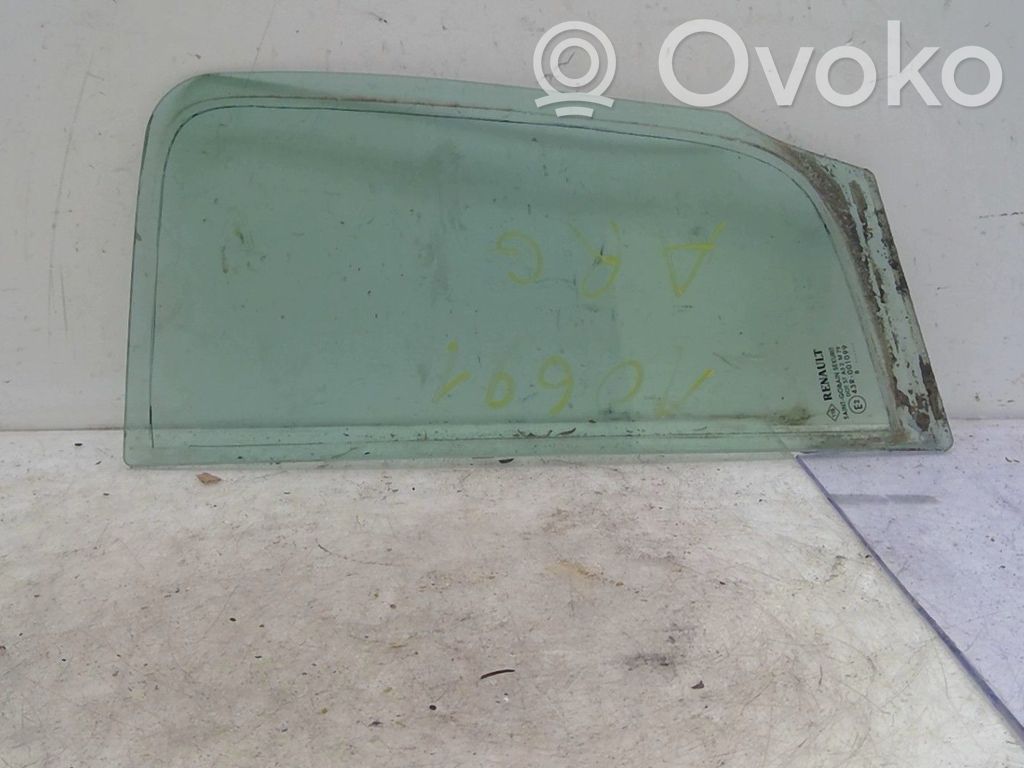Renault Clio III Ventanilla de ventilación de la puerta trasera 