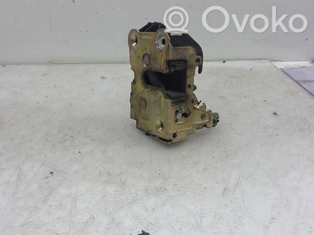 Renault Twingo I Etuoven lukko 