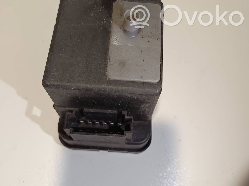 Volkswagen PASSAT B4 Central locking vacuum pump 