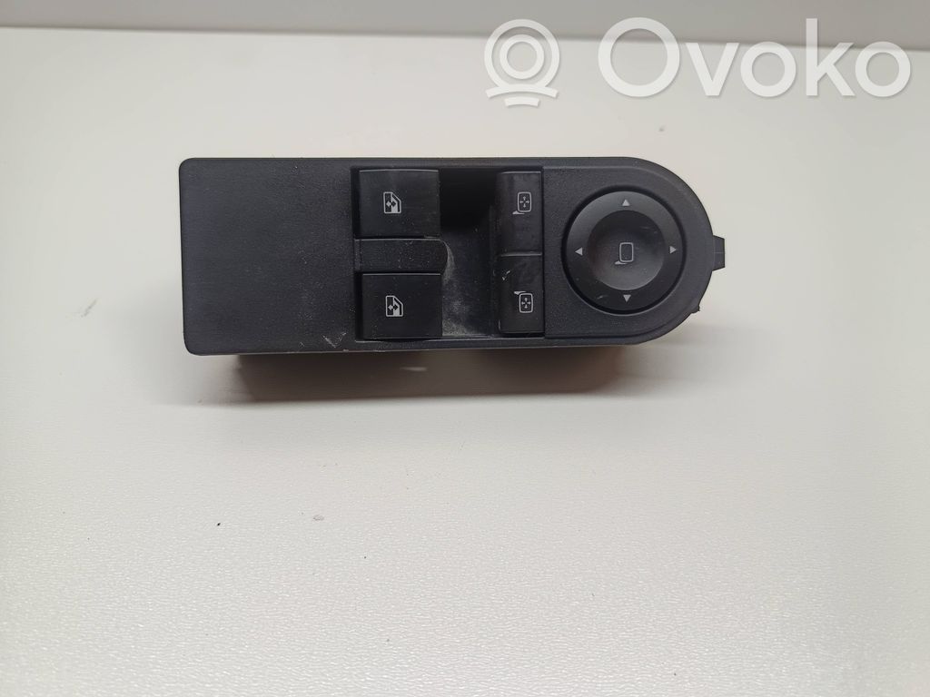 Opel Astra H Electric window control switch 