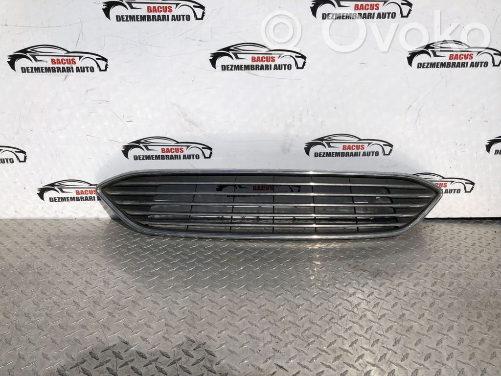 Ford Focus Etupuskurin ylempi jäähdytinsäleikkö 