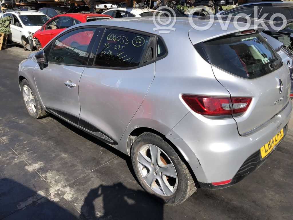 Renault Clio IV Takakulmapaneeli 