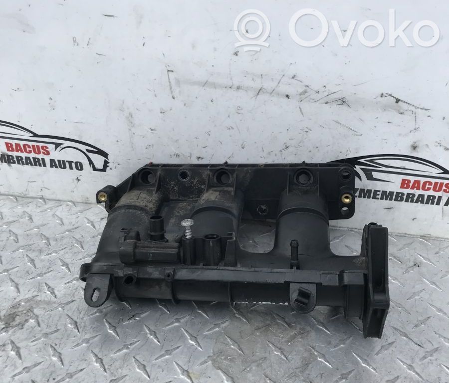 Renault Clio IV Intake manifold 