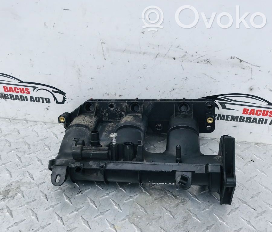 Renault Clio IV Intake manifold 