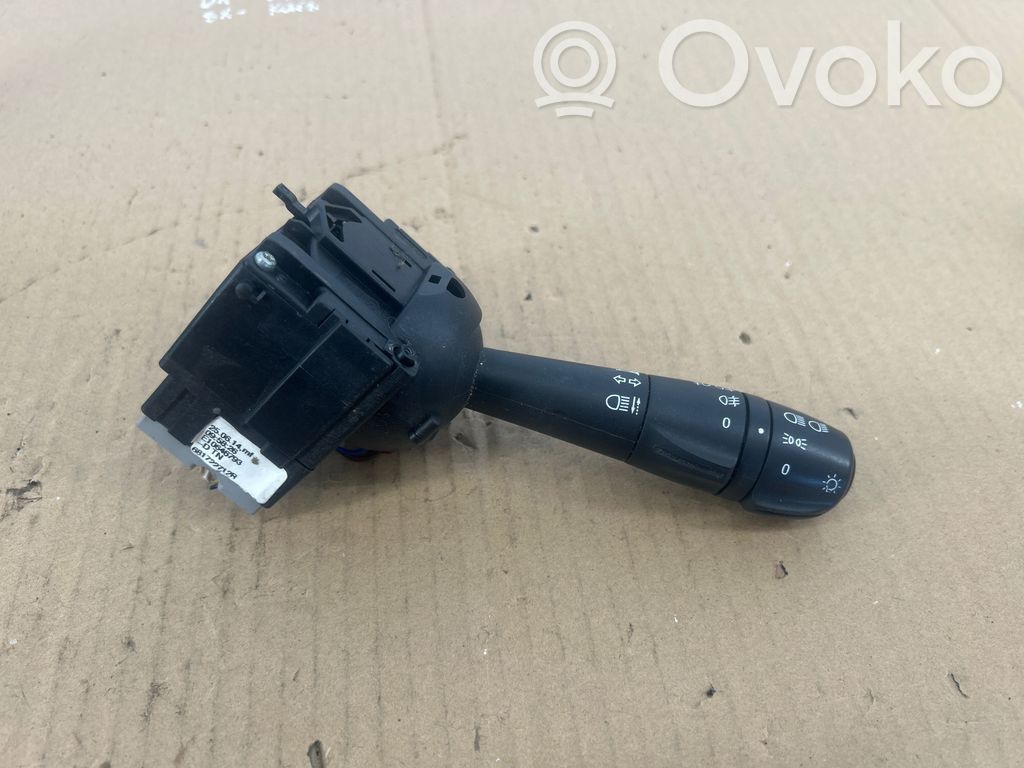 Dacia Sandero Pyyhkijän vipu 