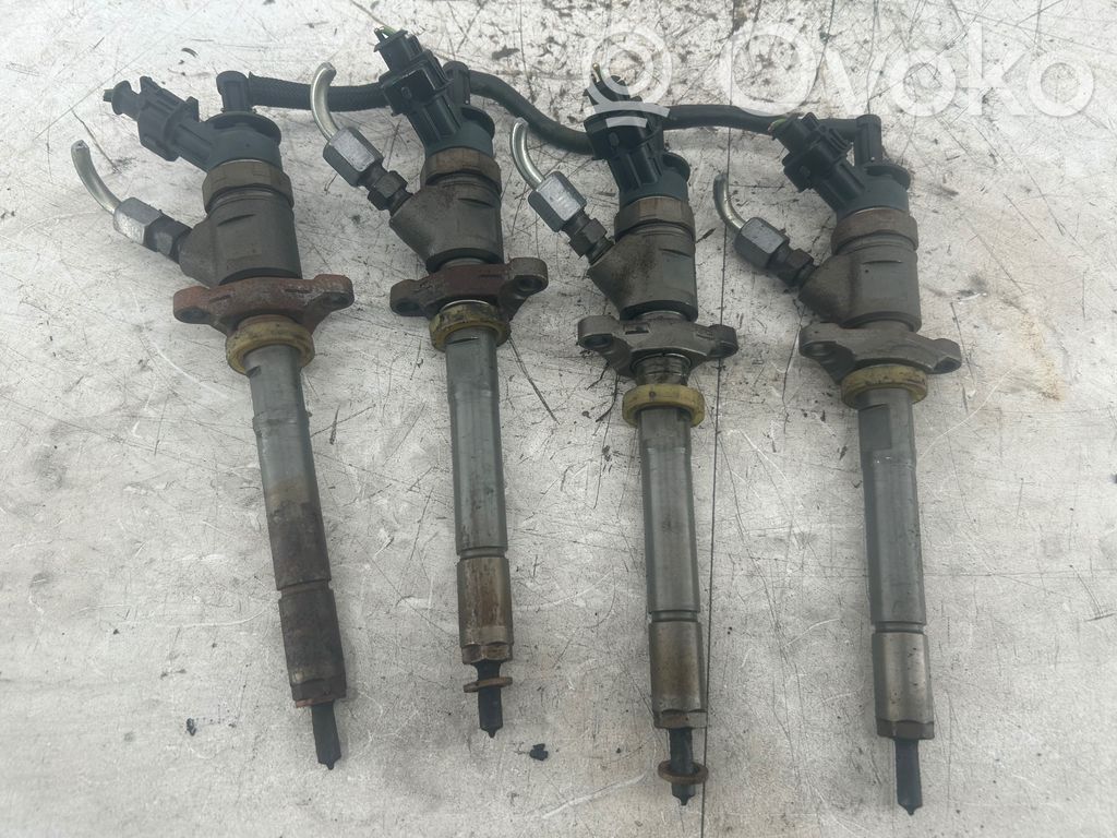 Juego de inyectores de combustible   0445110353
