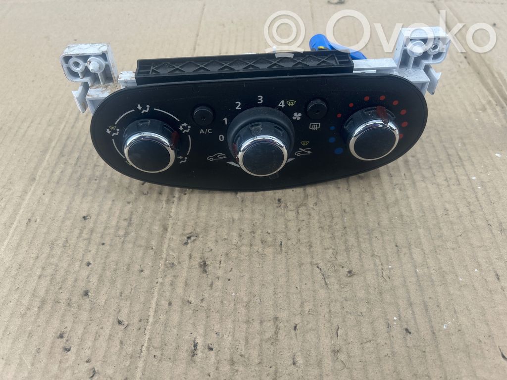 Dacia Duster Climate control unit 
