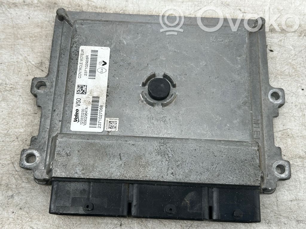 Renault Clio IV Engine control unit/module 