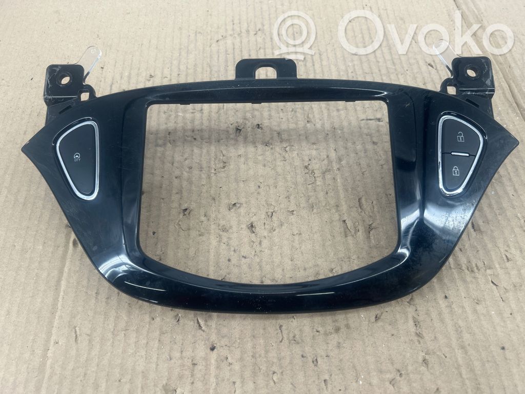 Opel Corsa E Radio/GPS head unit trim 