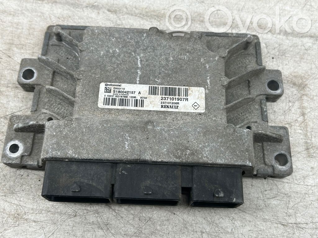 Renault Clio IV Engine control unit/module 