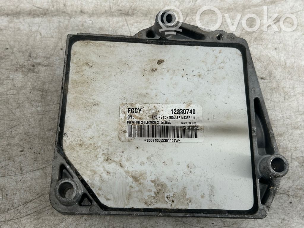 Opel Zafira B Engine control unit/module 
