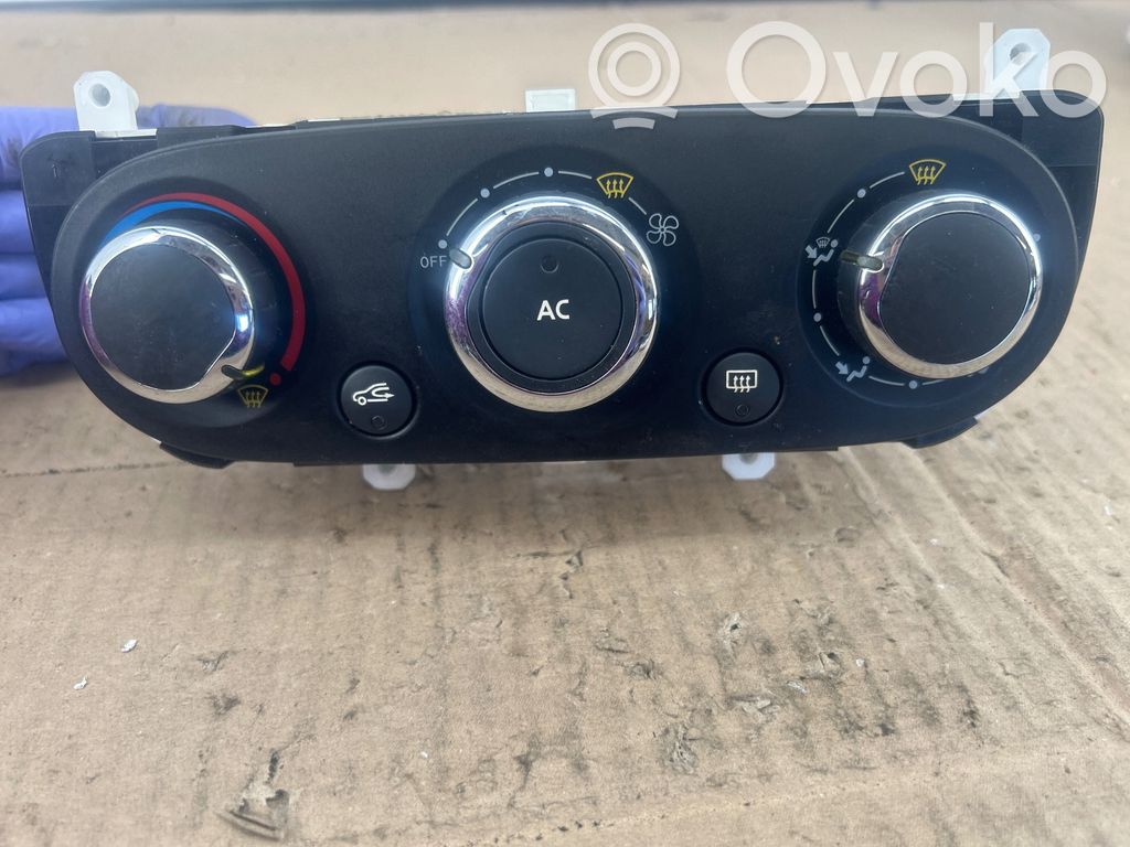 Renault Clio IV Climate control unit 