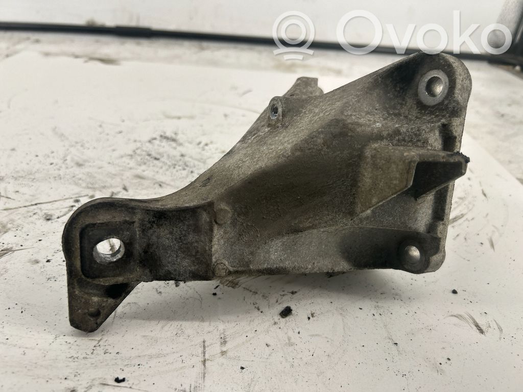 BMW 1 E81 E87 Engine mounting bracket 