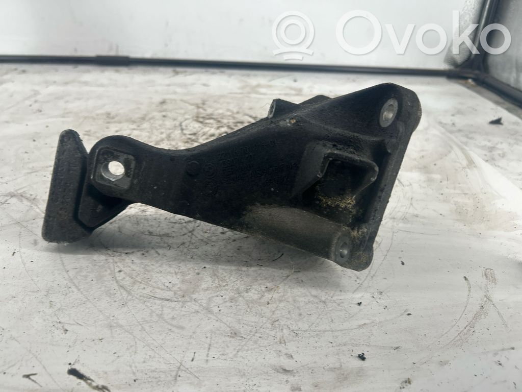 BMW 3 E90 E91 Engine mounting bracket 